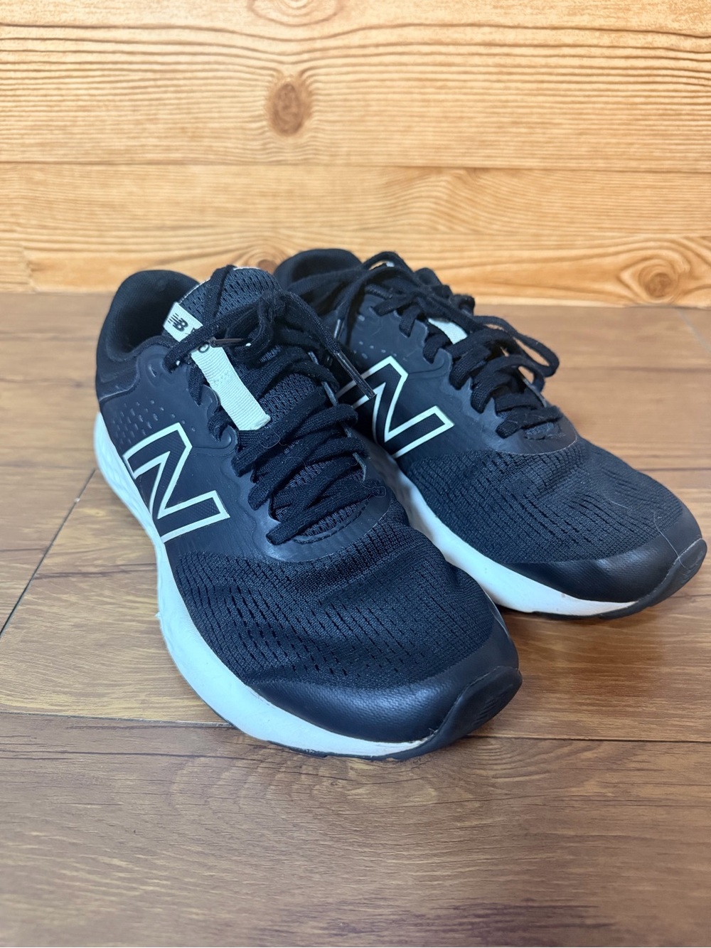 New Balance 520v7 Womens Running Shoes Size 9.5 Black White Sole